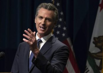Newsom signs bill to let Arizona doctors provide abortions in California  