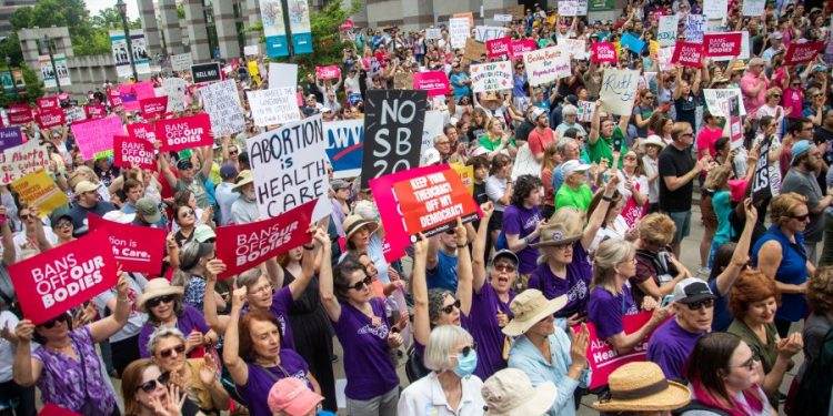 Federal judge rules North Carolina residents can take abortion drug at home