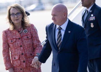 Kelly, Giffords share IVF journey to highlight challenges to reproductive rights