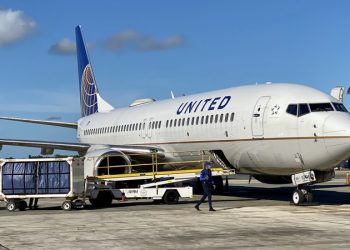 Dozens of United Airlines passengers report feeling sick on flight to Houston; officials hint at possible cause