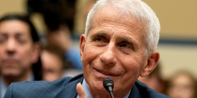 Fauci sees ‘degree of schizophrenia’ in US