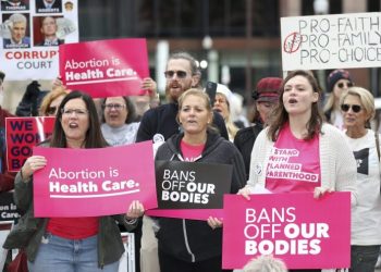 Advocacy groups urge Schumer to hold vote on repealing Comstock abortion law