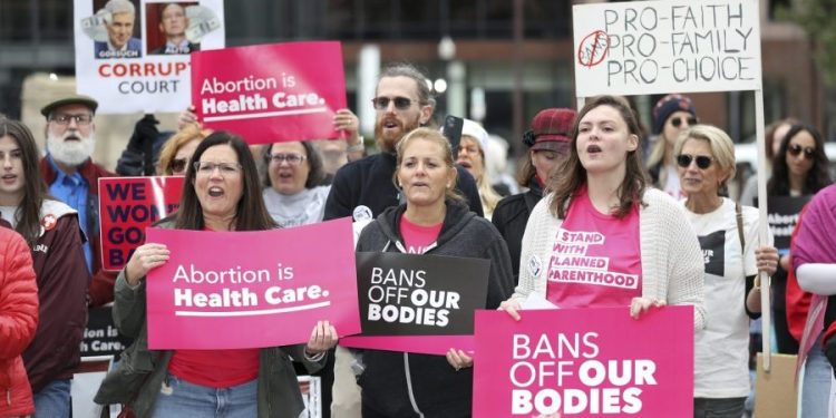 Advocacy groups urge Schumer to hold vote on repealing Comstock abortion law