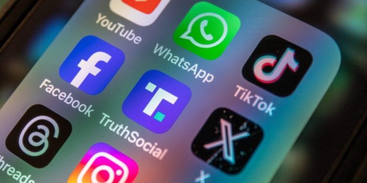 Senators target false prescription medication marketing on social media with new bill