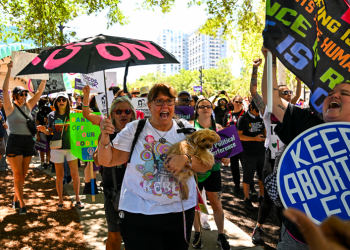 Judge issues temporary injunction against Florida health officials over abortion ad threats 