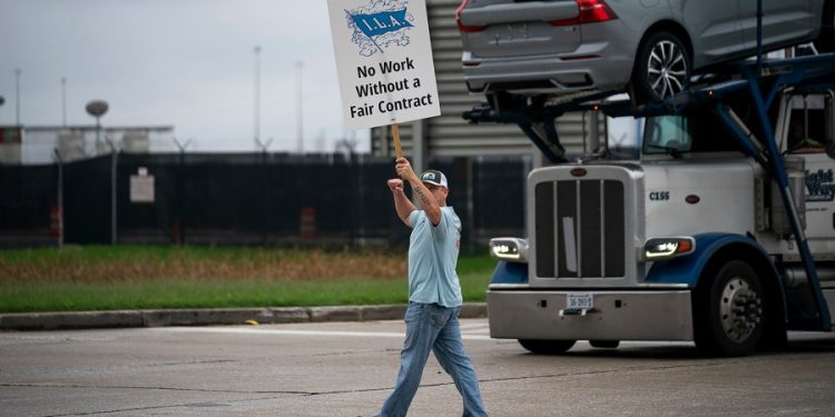 HHS expecting ‘limited’ impact on drug supply chain from port strike