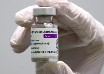 Less than 1 in 6 health care workers get COVID-19 booster shot: CDC