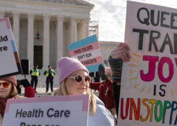 Trump issues executive order to ban gender-affirming care for minors 