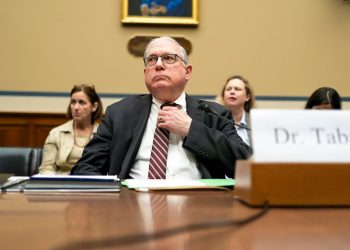 NIH reportedly loses 2 top leaders in 2 days 