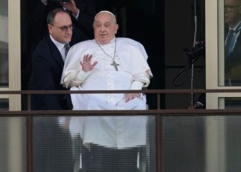 Pope Francis makes first public appearance since hospital stay