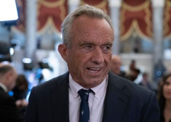 Experts give Kennedy low marks as measles outbreak tests him