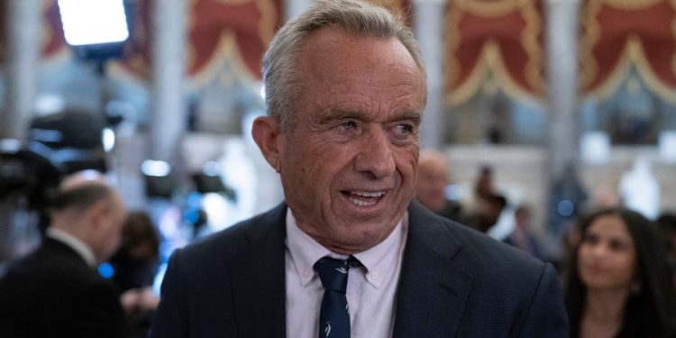 Experts give Kennedy low marks as measles outbreak tests him