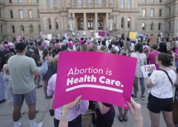 Judge strikes down abortion waiting period in Michigan