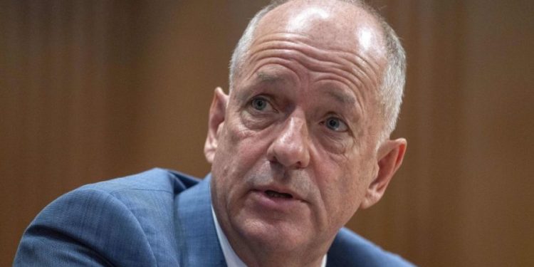 UnitedHealth CEO stepping down