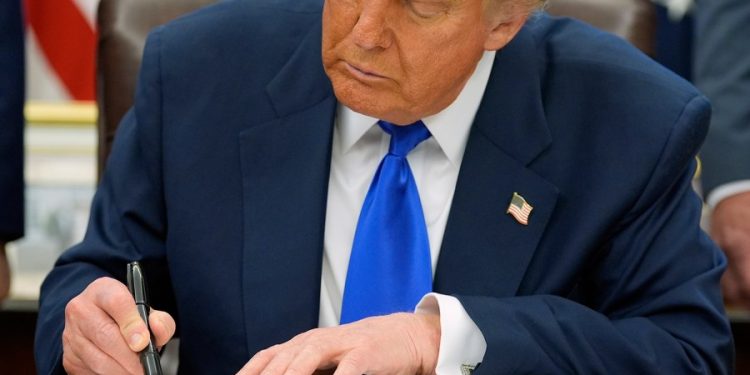 Trump says he will sign executive order on drug price caps