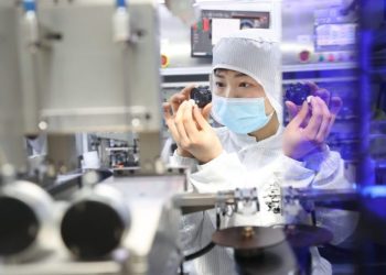 Scientists create contact lenses allowing sight in the dark