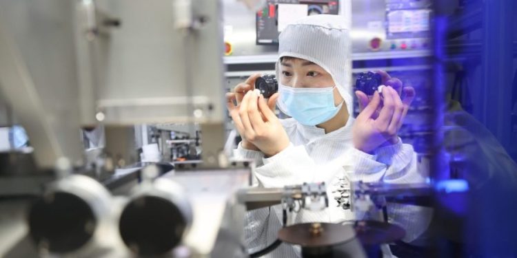 Scientists create contact lenses allowing sight in the dark