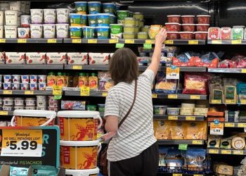 Abbott signs MAHA measure requiring food warning labels in Texas