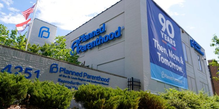 Planned Parenthood to close Louisiana clinics