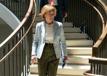 Minnesota senator tells RFK Jr. ‘stop peddling bulls‑‑‑’ on mass shootings 