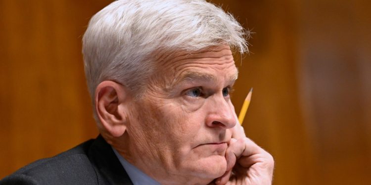 Cassidy calls on RFK Jr. to publicly support whooping cough vaccine amid outbreak