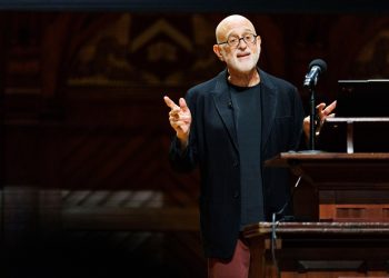 What science says about Mom’s happiness advice