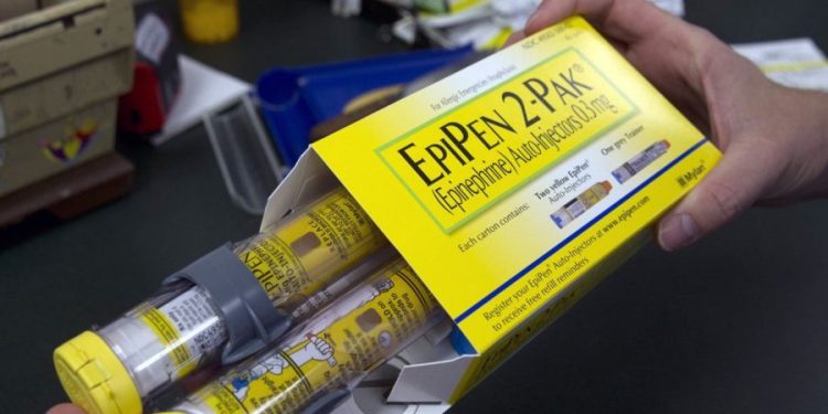 Congress considers bill to equip first responders with EpiPens