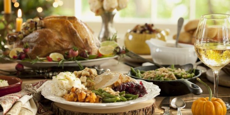 How many calories are in the average Thanksgiving dinner?
