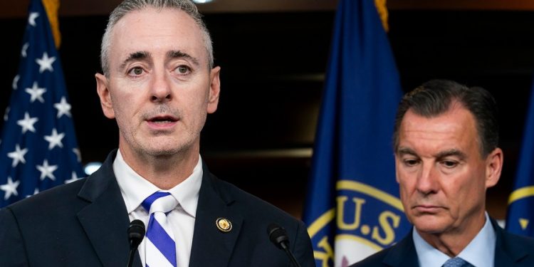 Republicans launch long-shot revolt against leaders on ObamaCare