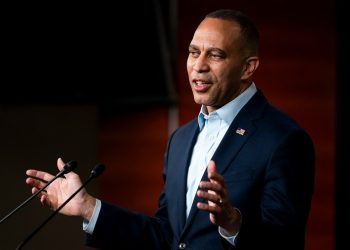 Jeffries says House ‘will pass’ ObamaCare subsidies extension ‘with a bipartisan majority’