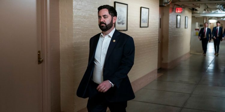 GOP centrists push Democratic ObamaCare discharge petition to 218-signature threshold