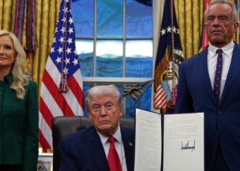 Trump signs executive order on combating substance addiction 