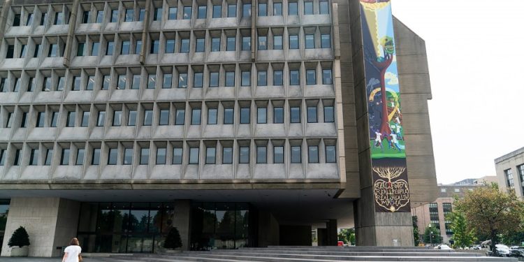 Healthcare group projects anti-RFK Jr. messages onto HHS building