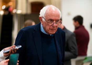 Sanders tells Oz it’s not ‘cool’ that robots performing ultrasounds in Alabama