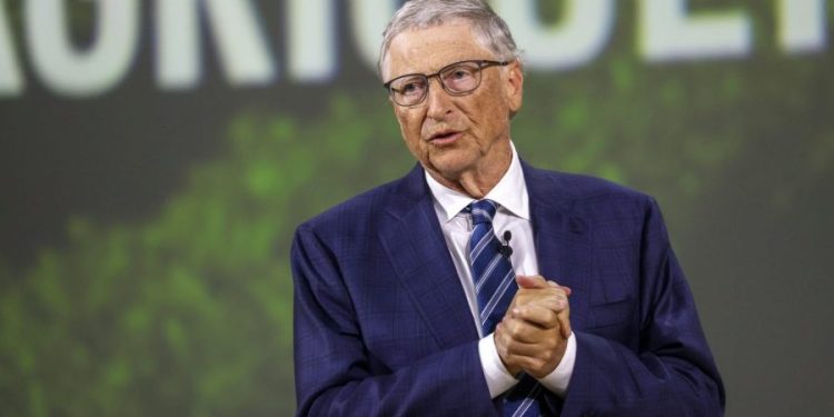 Bill Gates apologizes to foundation staff over Epstein ties