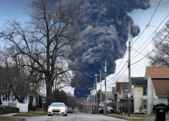 Judge allows East Palestine residents to intervene in train derailment lawsuit