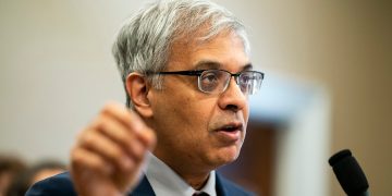 CDC delays COVID vaccine benefits report