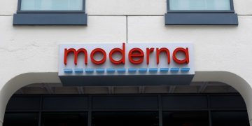 Moderna mRNA flu vaccine to get FDA panel review