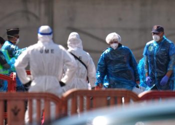 Passengers disembark from cruise ship with hantavirus outbreak