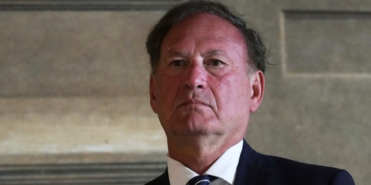 Alito pauses abortion pill restrictions for 1 week