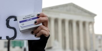 Supreme Court preserves abortion pill access over Alito, Thomas dissents 