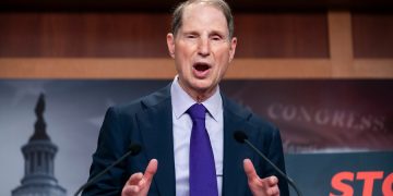 Trump administration plans to deport more than 500 migrant children within days, senator warns