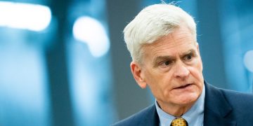 Cassidy criticizes Trump’s FDA pick, says her role in vaccine order is ‘almost disqualifying’