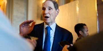 Democratic senators demand HHS stop sharing Medicaid info with ICE