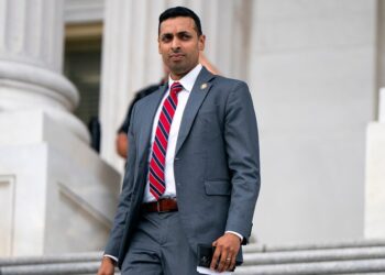Virginia Democrat becomes latest lawmaker to receive suspicious white powder
